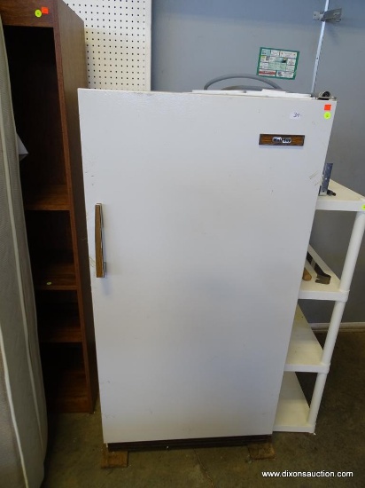 (R1) HOLIDAY 15 CUBIC FT. FREEZER; 30"W X 26.75"D X 60"H