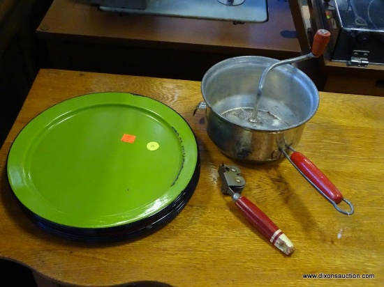 (R2) LOT OF KITCHENWARE; FLOUR SIFTER POT, 6 VINTAGE GREEN AND RED ENAMELED METAL PLATES, ETC.