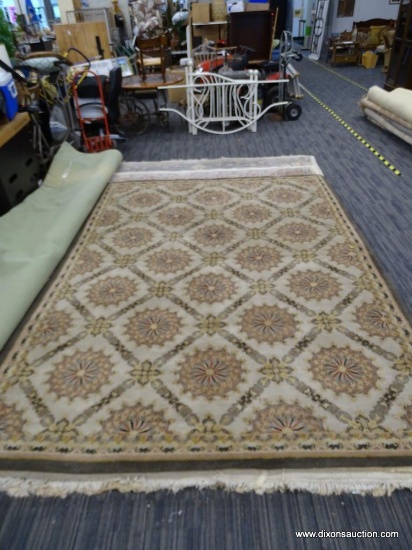 HAND WOVEN ORIENTAL RUG "LMTT WHEEL" 100% WOOL PILE MADE IN INDIA. RETAIL $1,699. MEASURES 10 FT 11