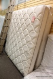 SERTA KING MATTRESS; MEDIUM FIRM SERTA KING SIZE MATTRESS WITH PLUSH TOP. MODEL # 500658442-2060