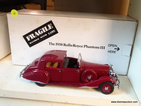 ROLLS-ROYCE PHANTOM III; THE DANBURY MINT 1938 ROLLS-ROYCE 1:24 SCALE MODEL CAR WITH THE ORIGINAL