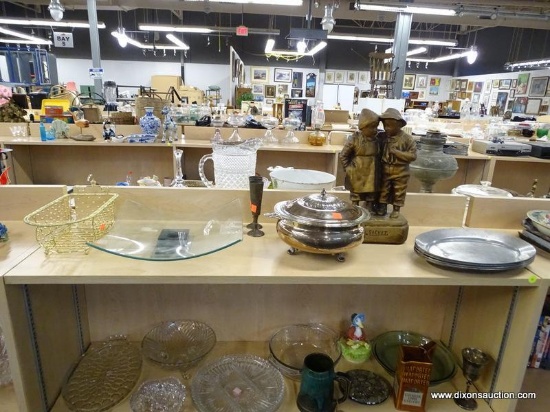 (R1A) SHELF LOT OF ASSORTED ITEMS; THIS LOT INCLUDES A DECORATIVE GLASS PLATTER CENTERPIECE, 4 METAL