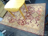 RED AND TAN WOVEN AREA RUG; MACHINE MADE, LOW PILE RUG IN A LOVELY PATTERN OF DEEP REDS, MAUVES, AND