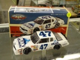 (R2) NASCAR 1:24 SCALE DIECAST COLLECTIBLE STOCK CAR; #47 PEAK ANTIFREEZE AND COOLANT 1988 MONTE