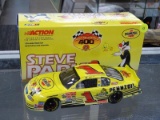 (R3) NASCAR 1:24 DIECAST COLLECTIBLE STOCK CAR; STEVE PARK #1 PENNZOIL LOONEY TUNES 2001 CHEVY MONTE