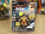 (R1) WWE DELUXE BUILD AND BRAWL FIGURINE; 