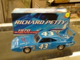 (R3) NASCAR 1:24 SCALE DIECAST COLLECTIBLE STOCK CAR; #43 1970 PLYMOUTH SUPERBIRD COMMEMORATING THE