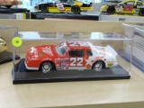 (R1) NASCAR 1:24 SCALE DIECAST COLLECTIBLE STOCK CAR; #22 MILLER CAR DRIVEN BY BOBBY ALLISON. IS RED