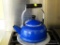 (KIT) LE CREUSET TEA KETTLE; BLUE METAL LE CREUSET 1.7 QUART TEA KETTLE IN EXCELLENT CONDITION!