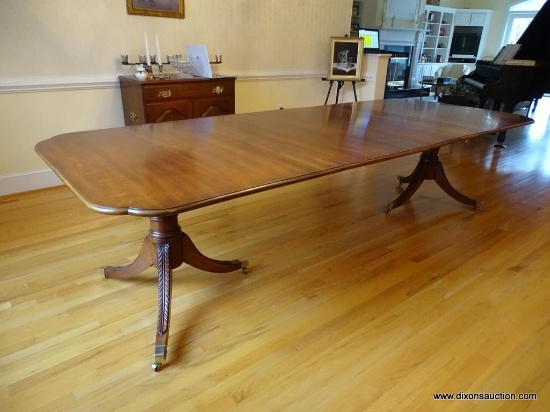 (DR) STATTON FURNITURE DINING ROOM TABLE; STATTON FURNITURE DUNCAN PHYFE DINING ROOM TABLE WITH 4