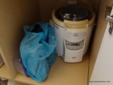 (GAR) BREAD MACHINE; WELBILT BREAD MACHINE, HARDLY USED AND 2 PLASTIC STORAGE CONTAINERS