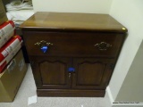 ( MCLO) WASHSTAND; YOUNG HINKLE CHERRY WASHSTAND, ONE DRAWER DOVETAILED WITH OAK SECONDARY OVER 2