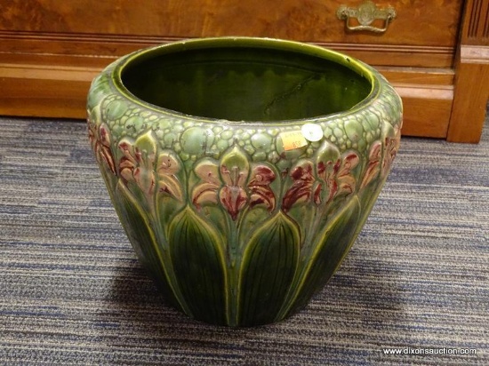 JARDINIERE; VINTAGE GREEN AND PINK FLORAL PATTERN JARDINIERE. IS IN VERY GOOD CONDITION! MEASURES 13