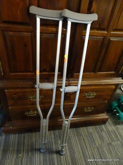 (R1) PREMIERE PRO LIGHTWEIGHT ALUMINUM CRUTCHES; MODEL #7703, GREY IN COLOR, LIKE NEW, ADJUSTABLE