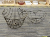 (R2) METAL BASKET LOT; 2 PIECE LOT THAT INCLUDES A BLACK METAL HANGING PLANTER ON 3 CHAINS WITH A
