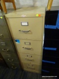 (R5) FILING CABINET; CREAM METAL FINISH WITH 4 DRAWERS. MEASURES 18 IN X 25 IN X 52 IN