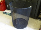 (BR2) BLACK WIRE MESH WASTEBASKET; MEASURES 11.5 IN DIAMETER AND 14 IN TALL. EXCELLENT CONDITION.