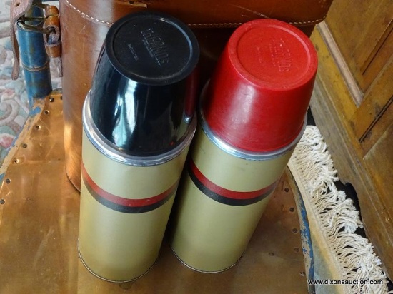 LEATHER CASE WITH PAIR OF VINTAGE THERMOS BOTTLES; PAIR OF THERMOS BOTTLES WITH CUP LIDS, MODEL