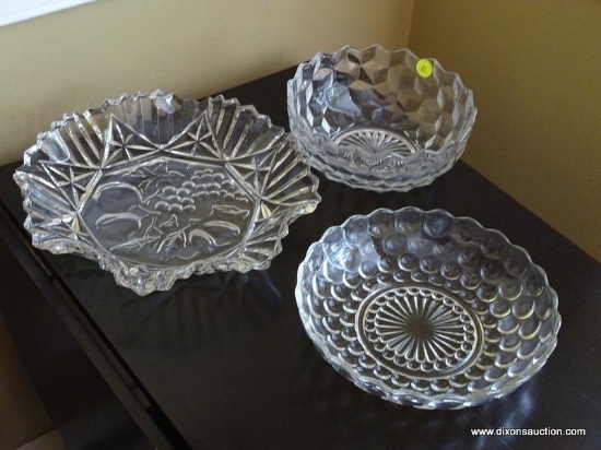 (DR) GLASS BOWLS LOT; INCLUDES 3 TOTAL PIECES SUCH AS A VINTAGE CUBIST PATTERNED BOWL (SIMILAR IN