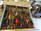 (SHOP 2) DRAWER LOT OF TOOLS CONTENTS INCLUDE VARIOUS SIZE SCREWDRIVERS