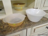 VINTAGE GLASS LOT; THIS 2 PIECE LOT INCLUDES A MILK GLASS FEDERAL OVEN WARE MIXING BOWL AND A