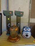 ASSORTED BIRDHOUSE/FEEDER LOT; THIS 4 PIECE LOT CONTAINS TWO GREEN TOPPED BIRD FEEDERS, AN OWL