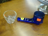 LOT OF SMALL GLASSWARE; THIS 2 PIECE LOT CONTAINS A SMALL, CLEAR GLASS MORTAR AND PESTLE, AS WELL AS