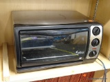 TOASTMASTER BROILER; HAS ADJUSTABLE TEMPERATURE DIAL AND 4 COOK SETTINGS AS WELL AS A BUILT IN
