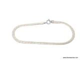 LADIES .925 STERLING SILVER DIAMOND CUT HERRINGBONE BRACELET. MEASURES 7-1/2 IN.