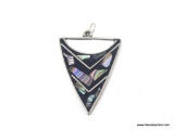 LADIES VINTAGE .925 STERLING SILVER PENDANT INLAID WITH OPAL & ONYX.