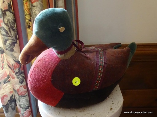 (MBR) VINTAGE DUCK DOOR STOP; WEIGHTED VINTAGE MALLARD DUCK DOORSTOP WITH RIBBON DETAILING ON ITS