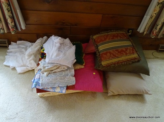 (MBR) LOT OF ASSORTED LINENS; LARGE LOT TO INCLUDE A PINK QUILTED BLANKET, ROOSTER PLACEMATS,