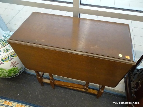 GATE LEG TABLE; MAHOGANY DROPSIDE GATE LEG TABLE IN EXCELLENT CONDITION. WITH SIDES DOWN MEASURES 15