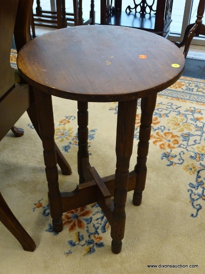 END TABLE; ROUND CROSS-STRETCHER BASE END TABLE WITH TURNED POST LEGS. MEASURES 17 IN X 25 IN