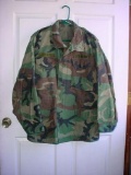 US Army 1st Infantry Division M-65 Field Combat BDU Camo Jacket Size Small Pre-owned US ARMY M-65