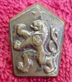 METAL LION BADGE for CZECH MILITARY FIELD CAP Attractive Czechoslovakian, Communist era cap badge