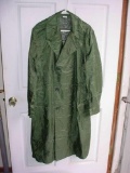 Vintage USMC Marine Corps Green Nylon M-2 Rubber Covered Raincoat Size 38 . I recently got this