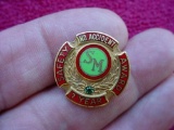 100 1950s Green Emerald 7 Year NO ACCIDENT Safety Award SM Company Gold Filled Pin Attractive enamel