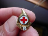 Vintage Red Cross 9 Gallon Blood Donor Donation Enamel Lapel Pin Attractive gold tone metal and