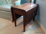 (UPBR2) DROPSIDE END TABLE; HAS PEGGED CONSTRUCTION AND IS IN GOOD CONDITION. WITH DROP SIDES DOWN