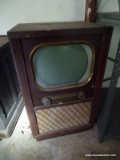 (GAR) VINTAGE TUBE TV; HALLICRAFTERS 17 IN TUBE TV IN A MAHOGANY CASE. CASE IS IN GOOD USED