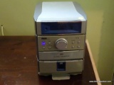 (FAM) RCA STEREO; HAS A 5 DISC CHANGER, AUX PORT, AM/FM TUNER, AND DIGITAL DISPLAY. TURNS ON AND