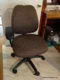 (FMR) OFFICE CHAIR; ROLLING OFFICE CHAIR- WEAR ON ONE ARM- 26 IN X 25 IN X 35 IN