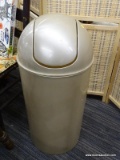 TRASHCAN; LIFTABLE AND ROTATING TOP TRASH CAN IN GRAY. MEASURES 1 FT 2 IN X 2 FT 6 IN