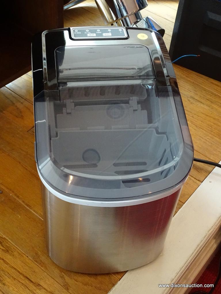 Magic Chef 27 lbs. Portable Countertop Ice Maker in Stainless
