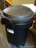 PLASTIC TRASH CAN; BLACK PLASTIC RUBBERMAID ROUGHNECK LID ON A SEMCO 32 GALLON TRASH CAN.