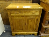 OAK NIGHTSTAND; OAK NIGHTSTAND THAT HAS A TOP DRAWER WITH WOODEN KNOBS AND 2 CABINET DOORS WITH 1