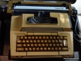 (UPBED) TYPEWRITER; VINTAGE ELECTRIC SMITH CORONA TYPEWRITER IN CASE