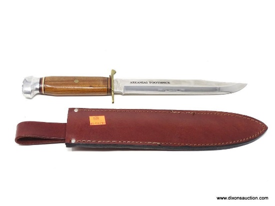 ARKANSAS TOOTHPICK KNIFE; ARKANSAS TOOTHPICK #432 KNIFE WITH WOODEN HANDLE AND LEATHER SHEATH.