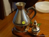 (DR) LOT OF METAL KITCHENWARE; 2 PIECE LOT OF METAL KITCHENWARE TO INCLUDE A SALT SCOOPER AND PEPPER